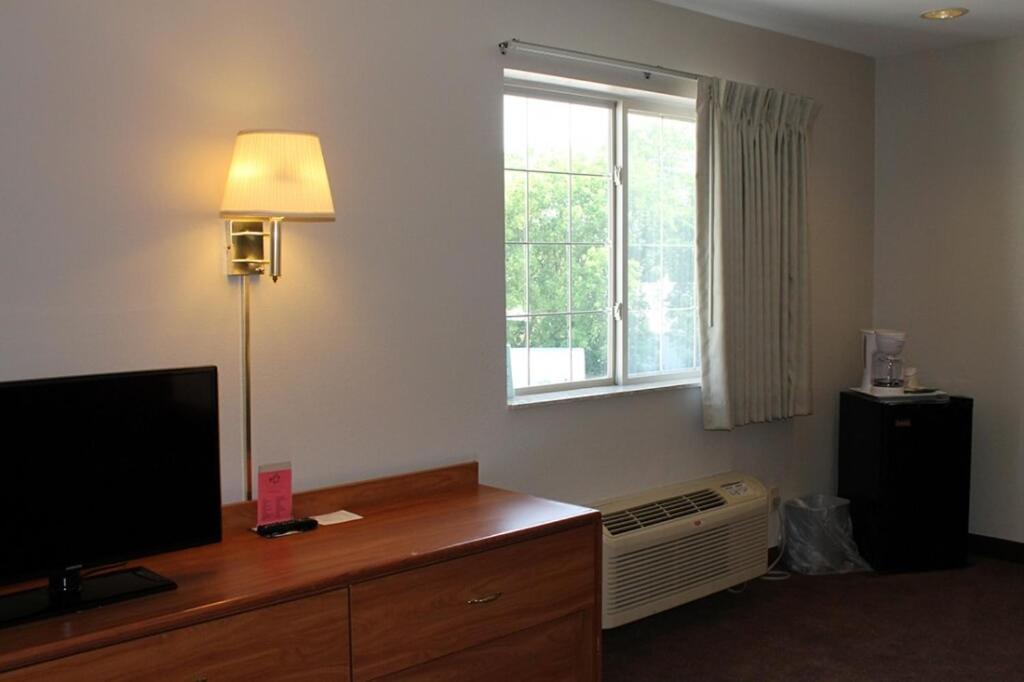 Edmore Inn Extérieur photo